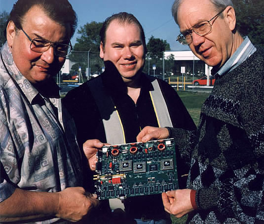 Рис. 2 Werner Haas, Peter Guelzow и Chuck Green с прототипом БК-2